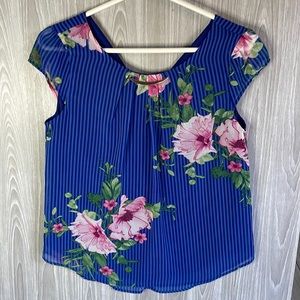 ⚡️BOGO💃🏼Lily White sleeveless gold bar neck size small